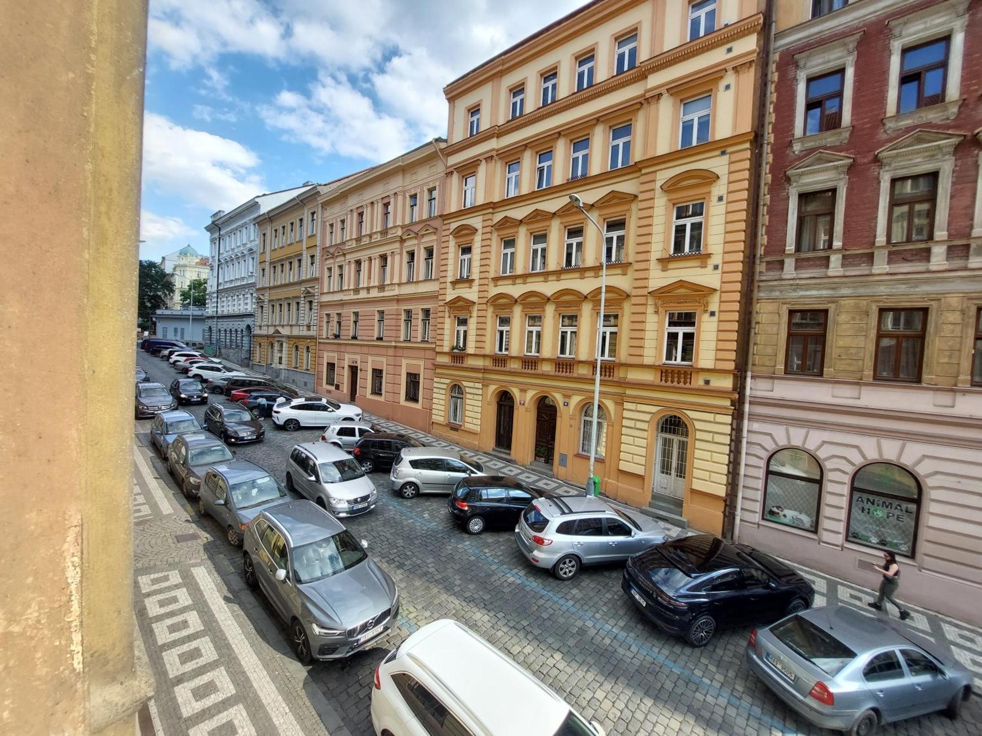 Zuzana Piano Apartment